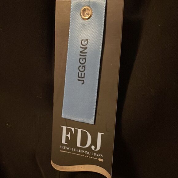 FDJ Pull On Cigarette Black Jegging Pants - 4 - NWT - Picture 10 of 11